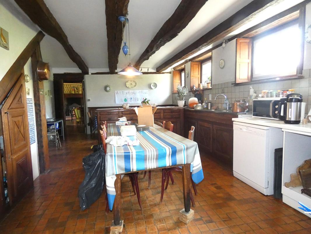 PAYZAC Propriété Payzac  440 m2 / 9 chambres /terrain 3 hectares / bord de rivière 14