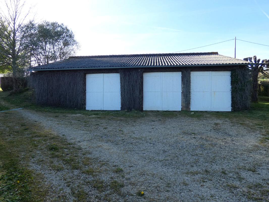 PAYZAC Propriété Payzac  440 m2 / 9 chambres /terrain 3 hectares / bord de rivière 16