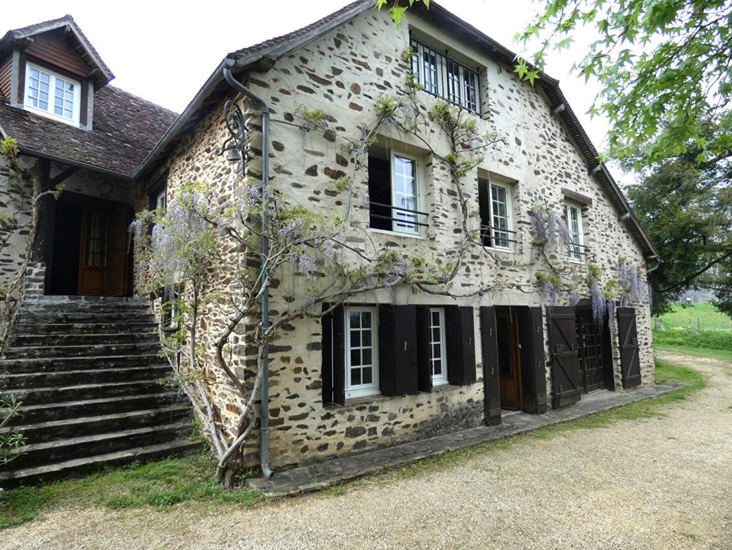 PAYZAC Propriété Payzac  440 m2 / 9 chambres /terrain 3 hectares / bord de rivière 3