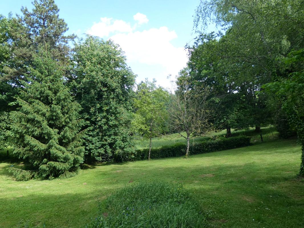 PAYZAC Propriété Payzac  440 m2 / 9 chambres /terrain 3 hectares / bord de rivière 6
