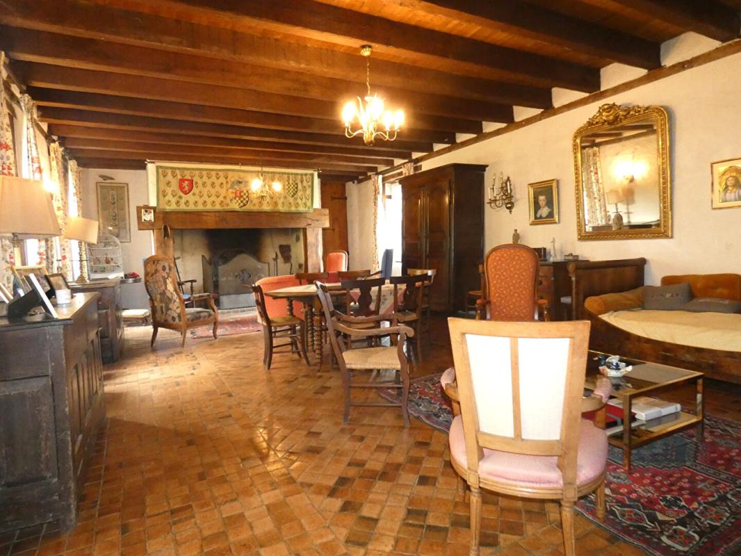 PAYZAC Propriété Payzac  440 m2 / 9 chambres /terrain 3 hectares / bord de rivière 7
