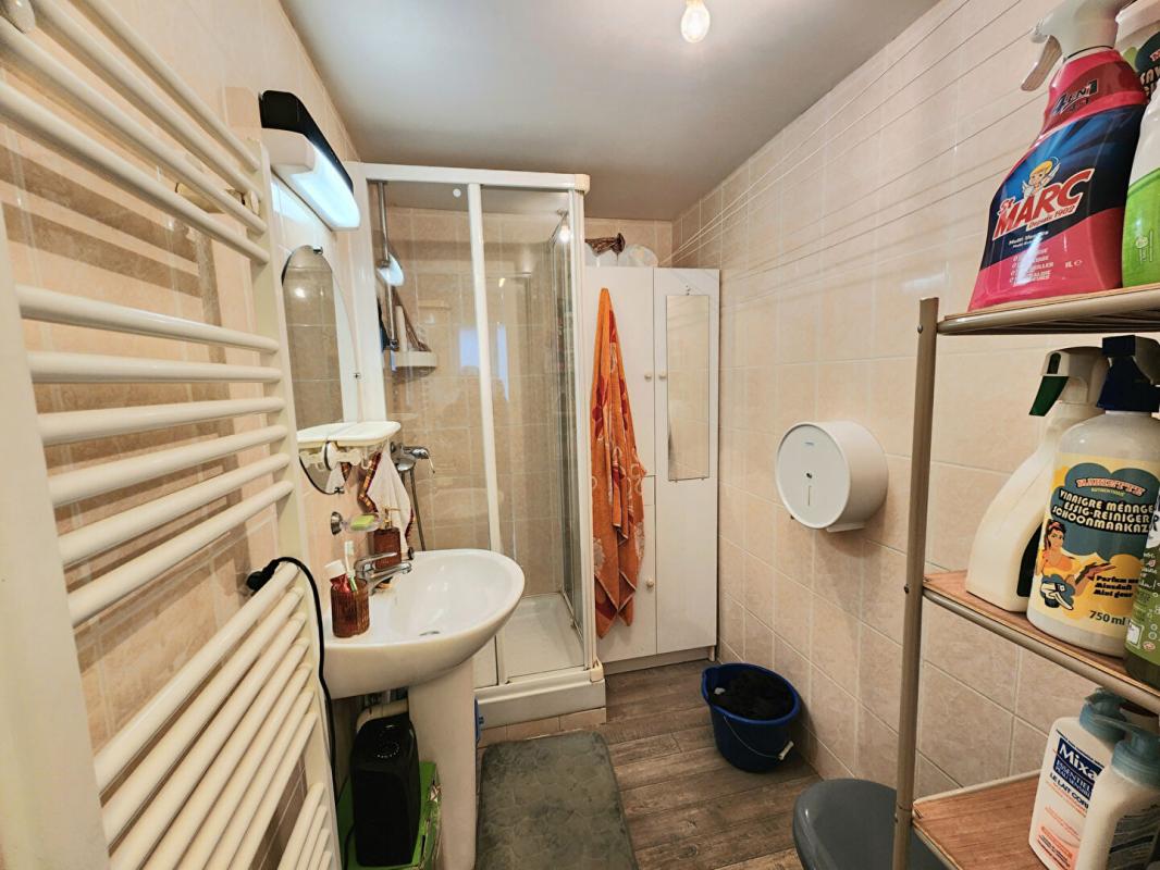 LES ANDELYS Exclusivité - Les Andelys - Immeuble de rapport de 3 logements  dont 2 loués pour une rentabilité de 18.240 par an.- Prix 195.900 10