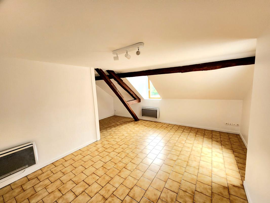 LES ANDELYS Exclusivité - Les Andelys - Immeuble de rapport de 3 logements  dont 2 loués pour une rentabilité de 18.240 par an.- Prix 195.900 15