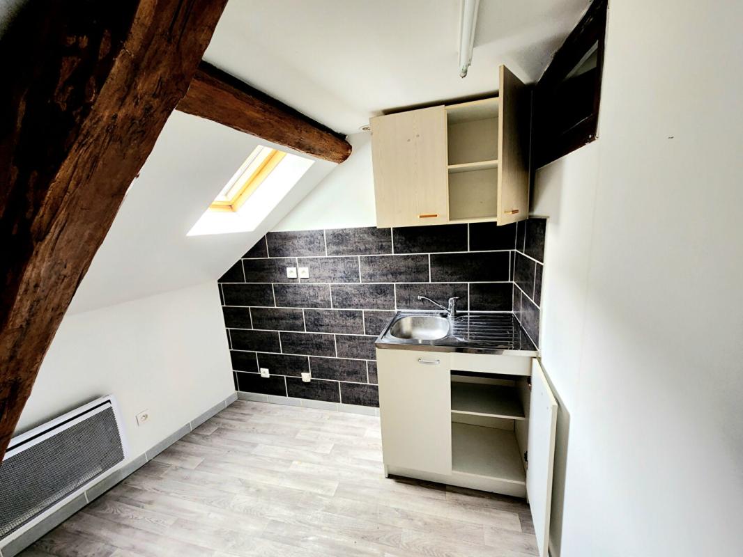 LES ANDELYS Exclusivité - Les Andelys - Immeuble de rapport de 3 logements  dont 2 loués pour une rentabilité de 18.240 par an.- Prix 195.900 16