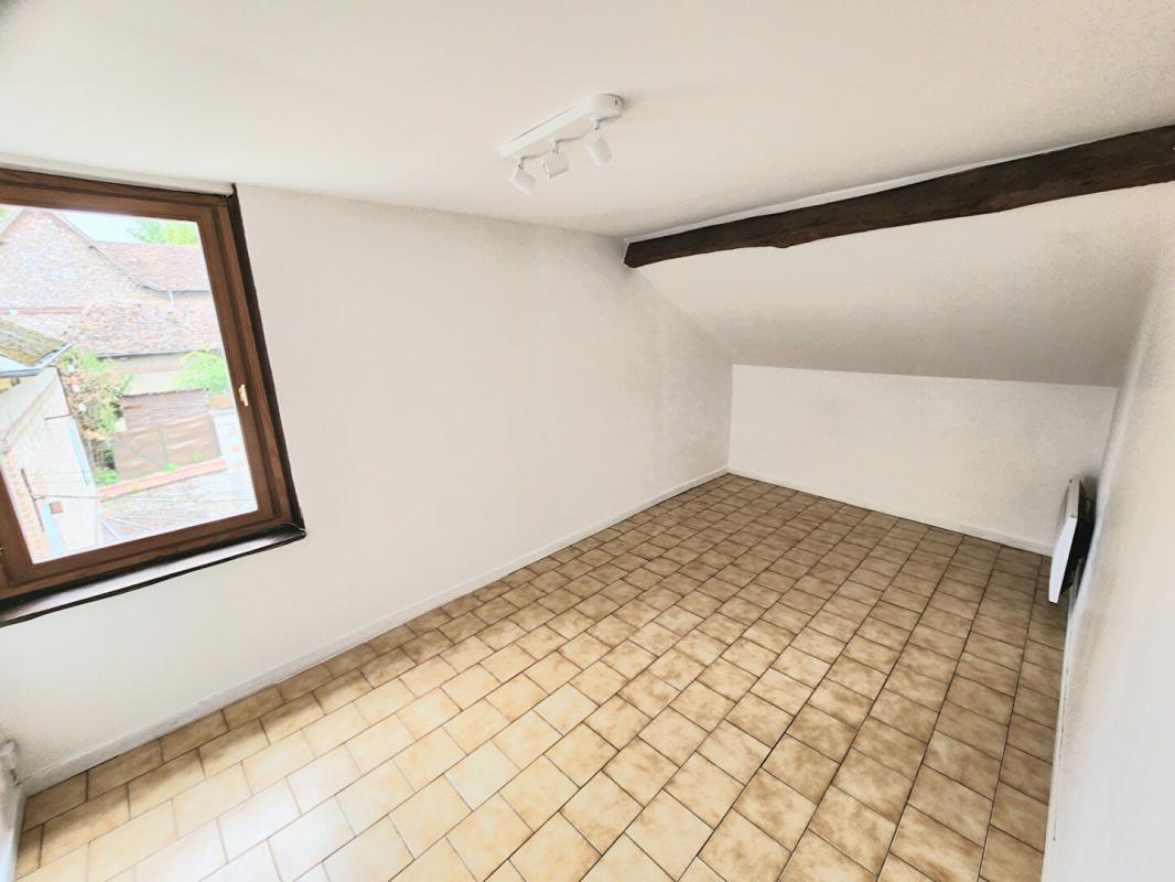 LES ANDELYS Exclusivité - Les Andelys - Immeuble de rapport de 3 logements  dont 2 loués pour une rentabilité de 18.240 par an.- Prix 195.900 18