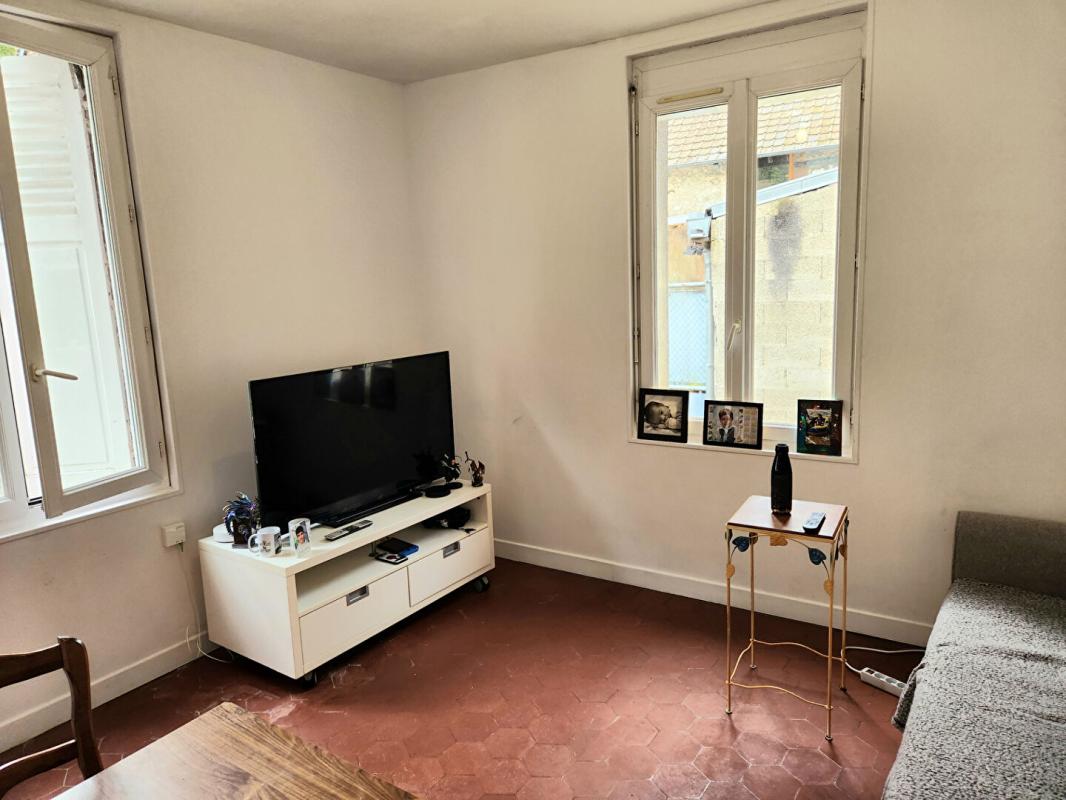 LES ANDELYS Exclusivité - Les Andelys - Immeuble de rapport de 3 logements  dont 2 loués pour une rentabilité de 18.240 par an.- Prix 195.900 4