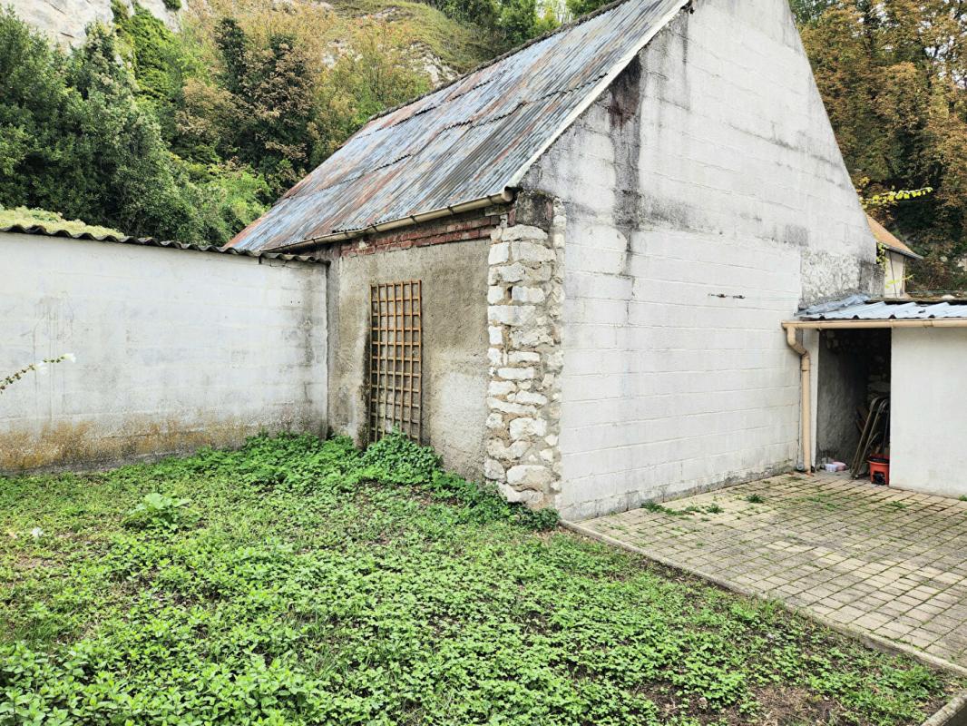LES ANDELYS Exclusivité - Les Andelys - Immeuble de rapport de 3 logements  dont 2 loués pour une rentabilité de 18.240 par an.- Prix 195.900 7