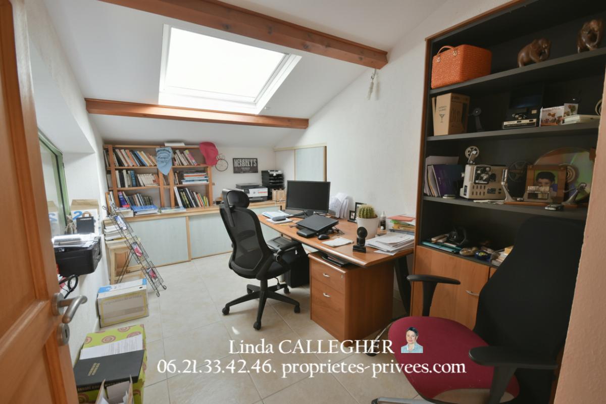 AUBAIS Maison Aubais 8 pièce(s) 217 m2 12