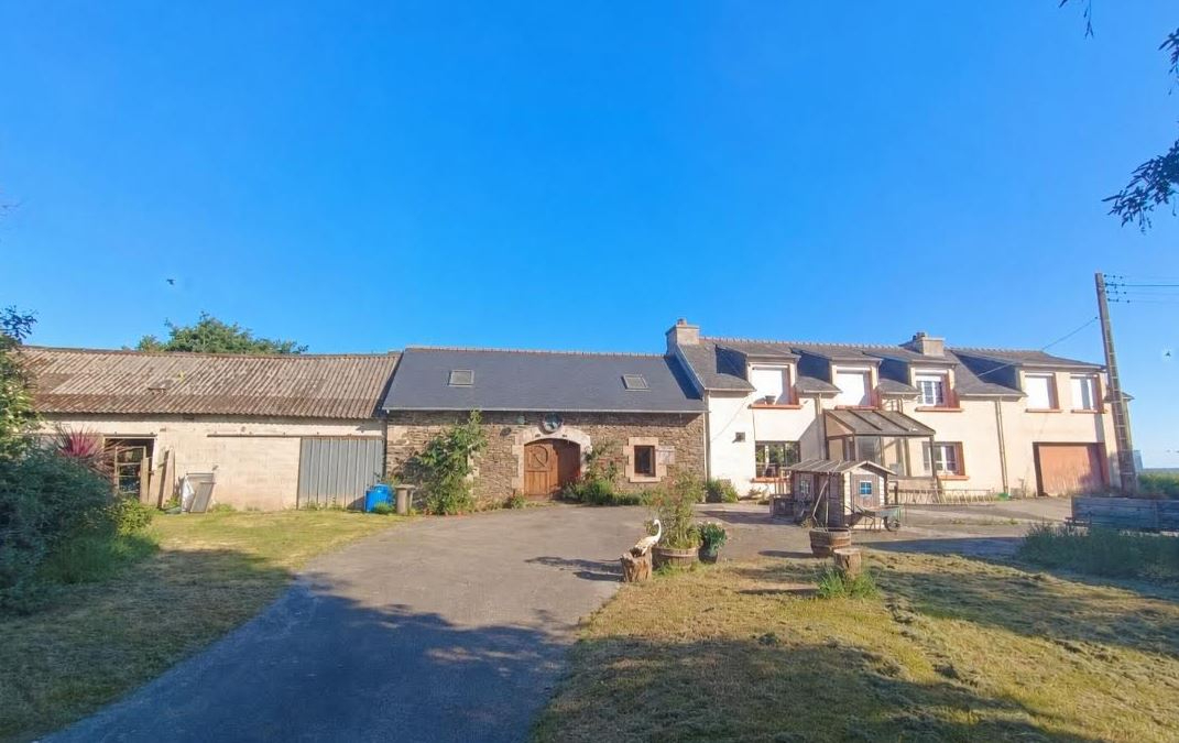 CHATEAUNEUF-DU-FAOU 29520 Châteauneuf du Faou pré de 9200 m² maison habitable travaux d'aménagement à prévoir 1