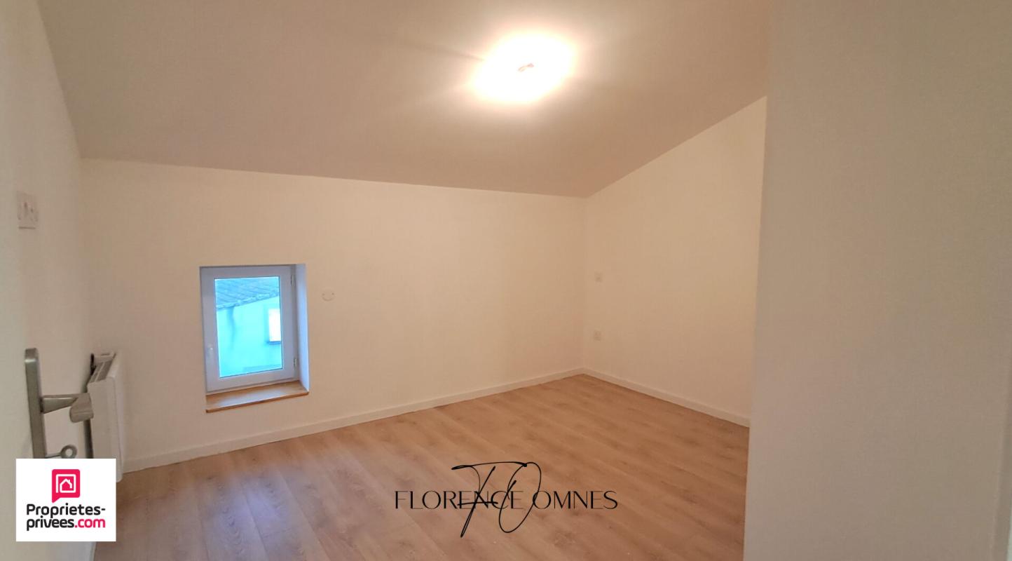 PEZENS Maison de ville  5 chambres entièrement rénovée Pezens  132 m2 + Remise 30m2 17