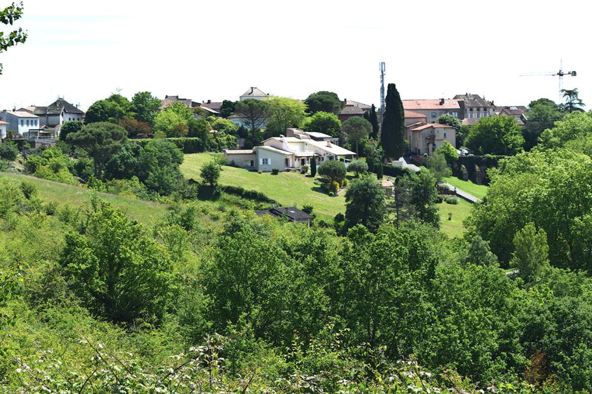 LAFRANCAISE Lafrançaise, 82130 , Tarn et Garonne. Maison  plain-pied  82 m², 5 Pièces , 3 chambres avec jardin privatif et garage fermé 17
