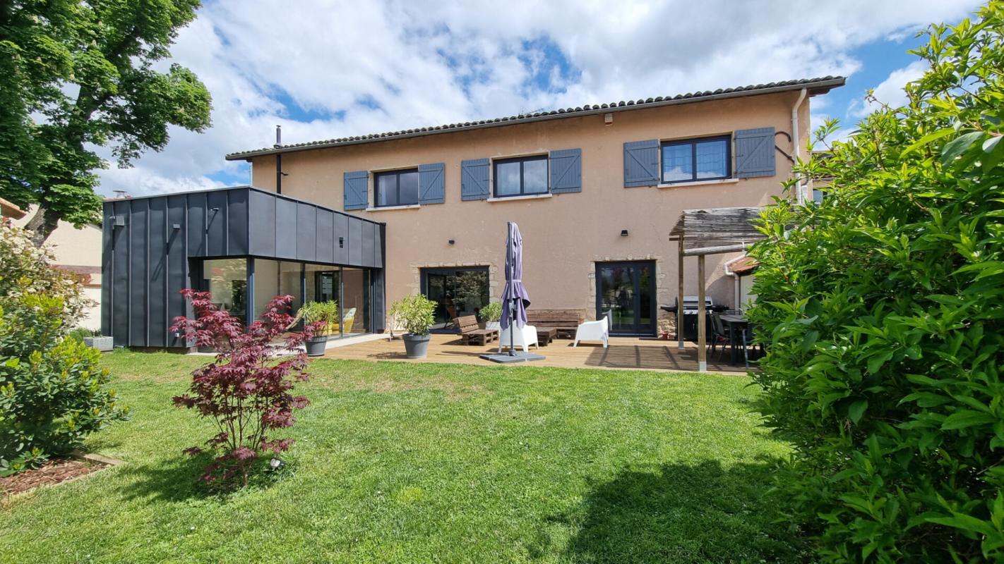 LES CHERES Maison Les Cheres 8 pièces 220 m2, garage, piscine 2