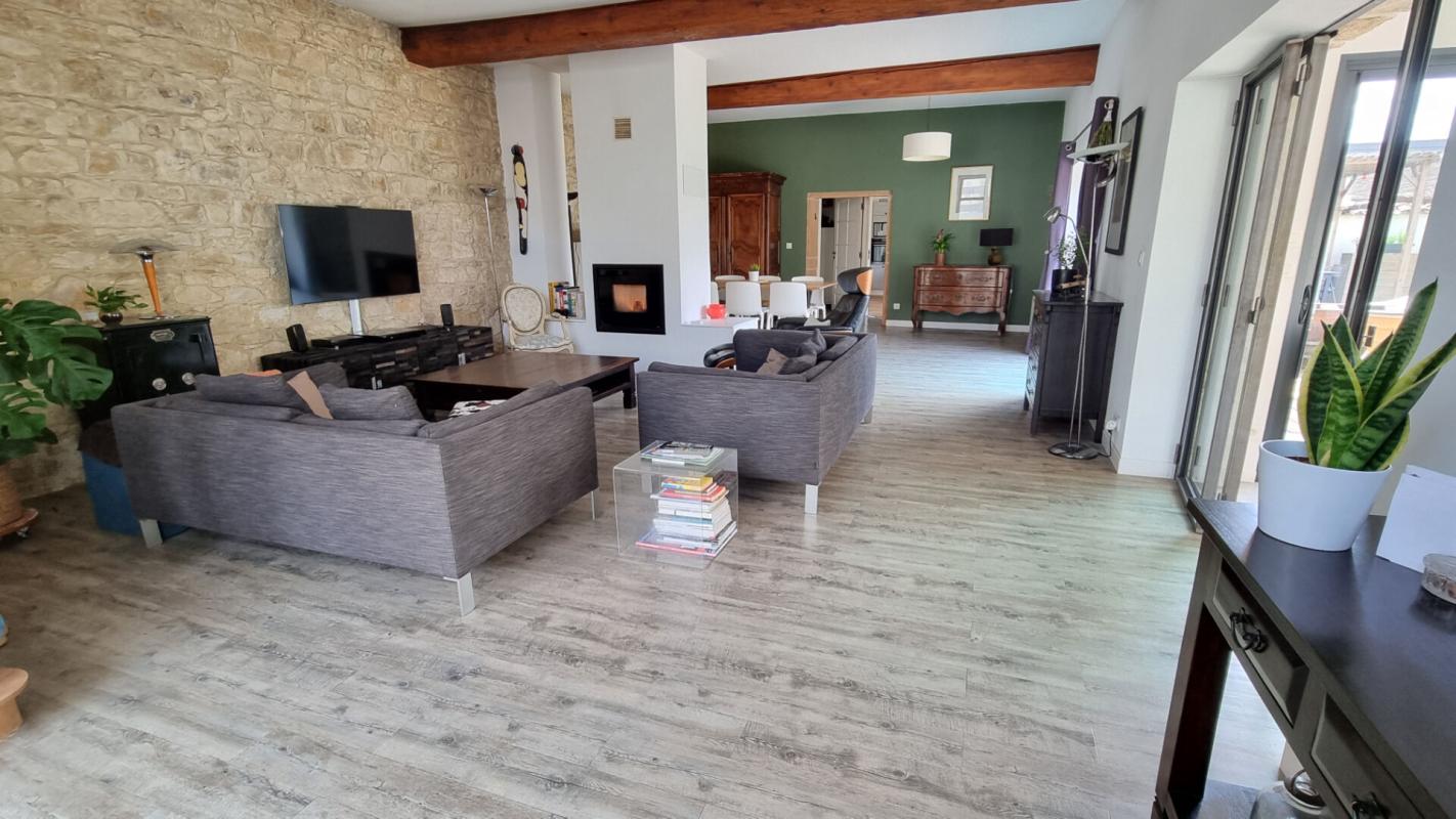 LES CHERES Maison Les Cheres 8 pièces 220 m2, garage, piscine 3