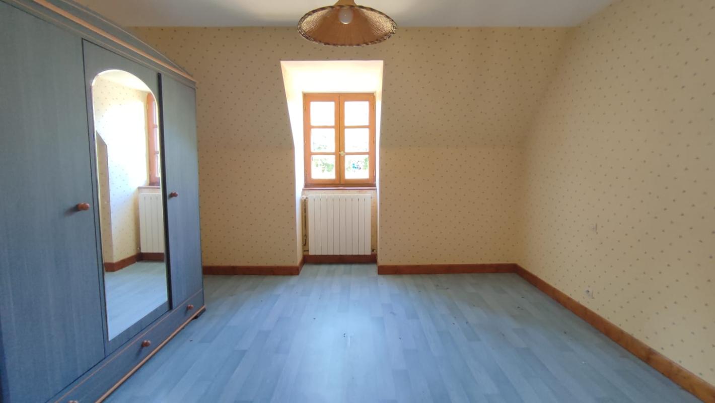 ARCHES Belle maison familiale avec terrain attenant dans Nord Cantal 15