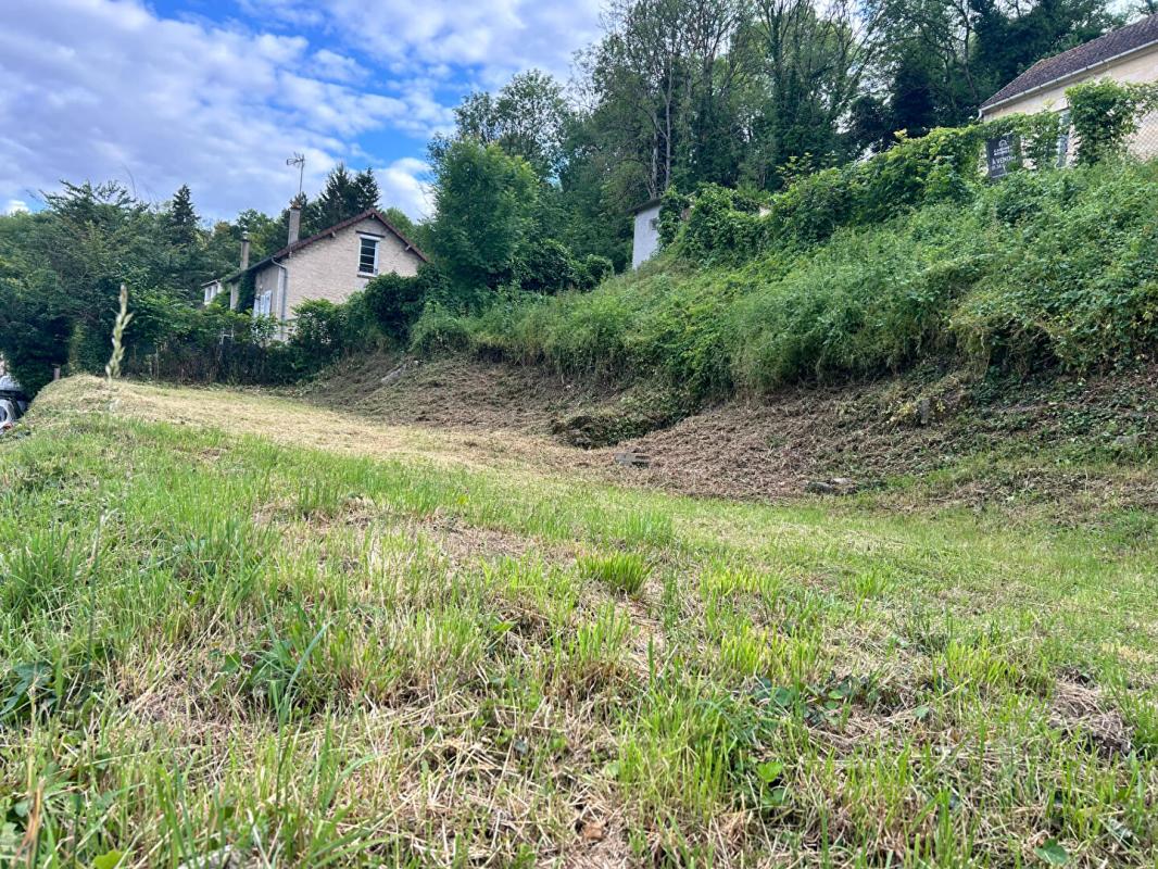 CHARS CHARS MEME. TERRAIN A BATIR DE 384 M² 1