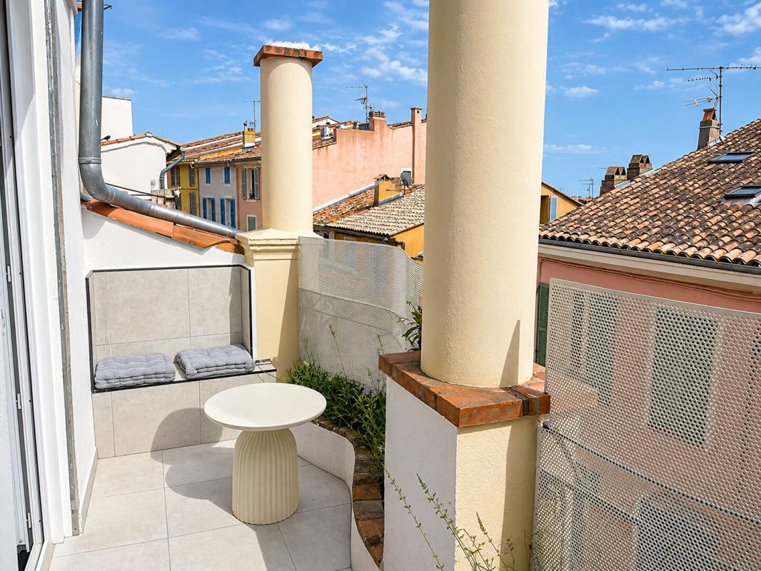 FREJUS FRÉJUS CENTRE-VILLE - T3 ENTIÈREMENT MEUBLÉ ET RÉNOVÉ AVEC TERRASSE 7