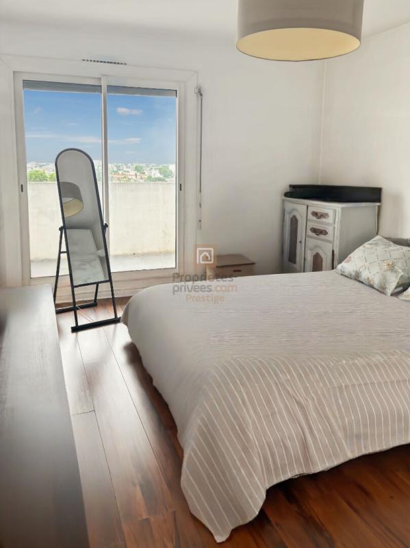 BORDEAUX Appartement trois pièces au dernier étage lumineux avec balcon et terrasse 4