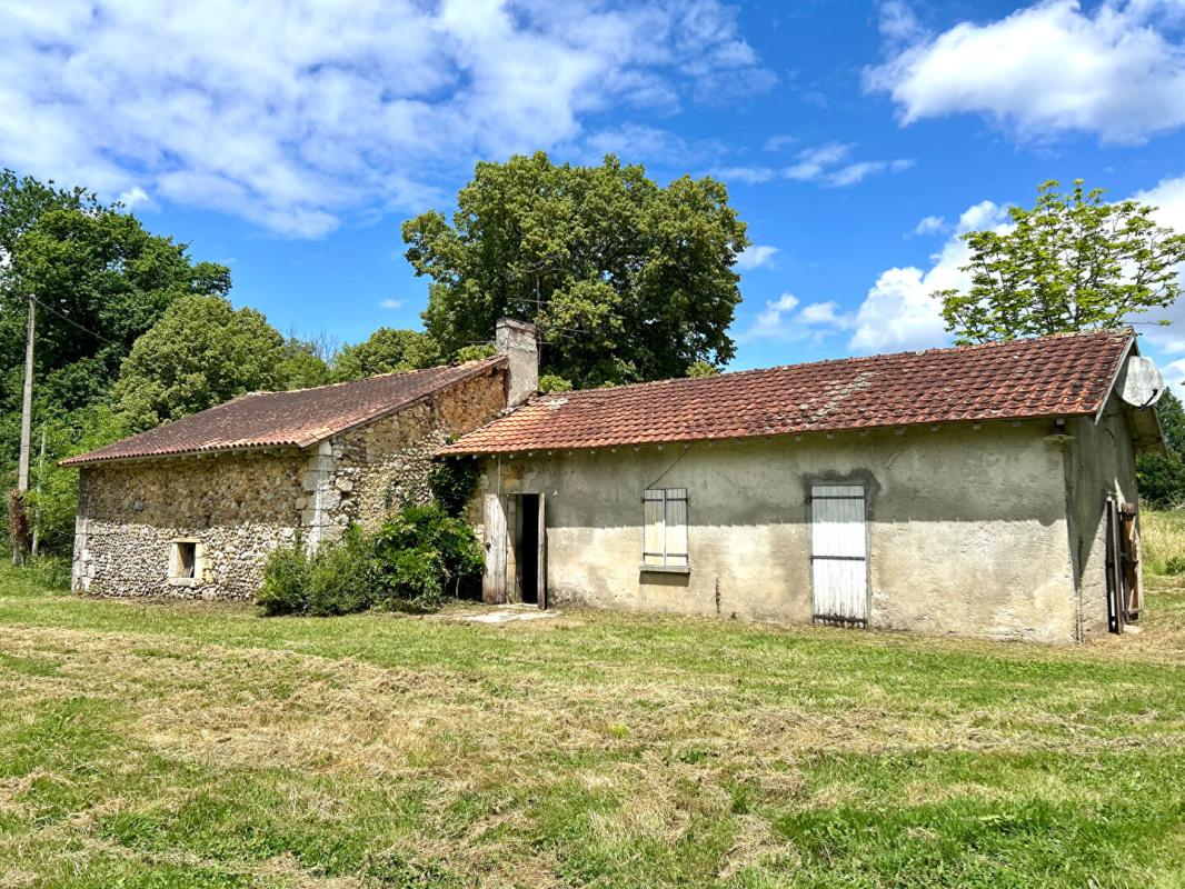CHATEAU-L'EVEQUE A vendre, grange à rénover située à 5 min de CHANCELADE 24650 2