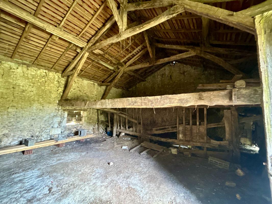 CHATEAU-L'EVEQUE A vendre, grange à rénover située à 5 min de CHANCELADE 24650 3