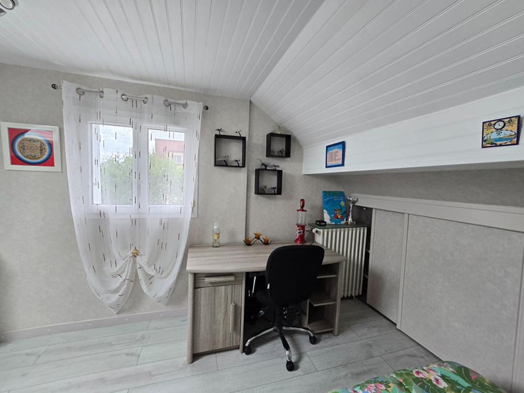 BROU-SUR-CHANTEREINE Maison individuelle avec 4 chambres, véranda et magnifique jardin 10