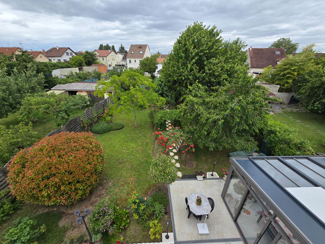 BROU-SUR-CHANTEREINE Maison individuelle avec 4 chambres, véranda et magnifique jardin 15