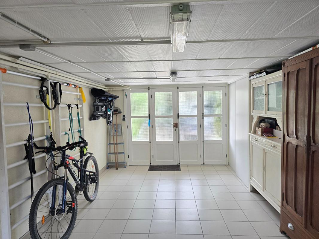 BROU-SUR-CHANTEREINE Maison individuelle avec 4 chambres, véranda et magnifique jardin 16