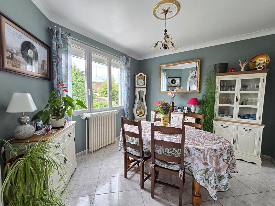 BROU-SUR-CHANTEREINE Maison individuelle avec 4 chambres, véranda et magnifique jardin 2