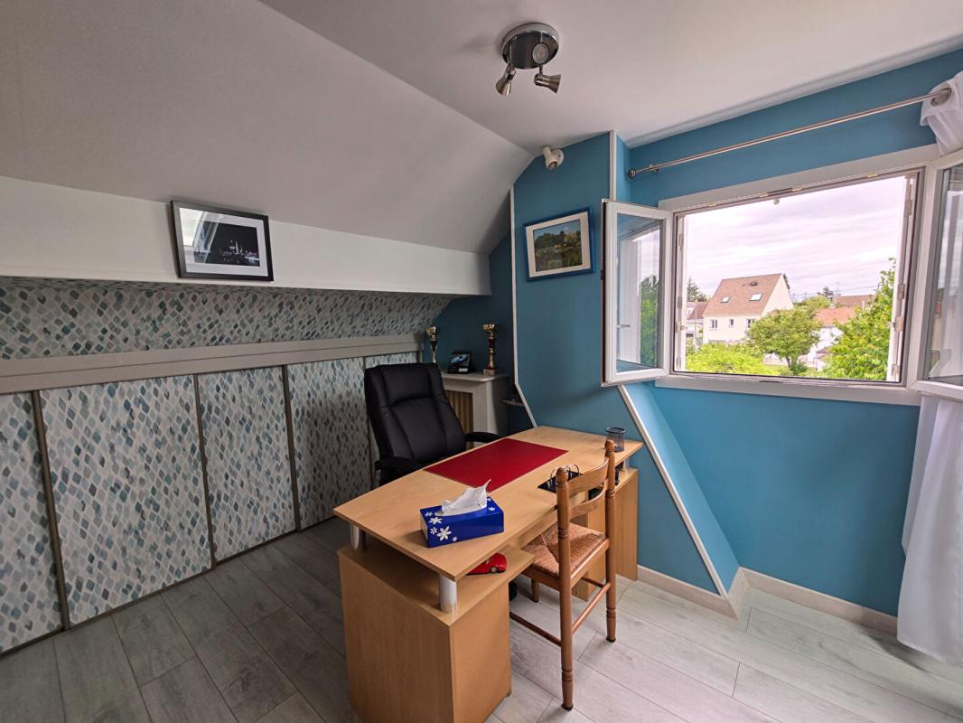 BROU-SUR-CHANTEREINE Maison individuelle avec 4 chambres, véranda et magnifique jardin 8