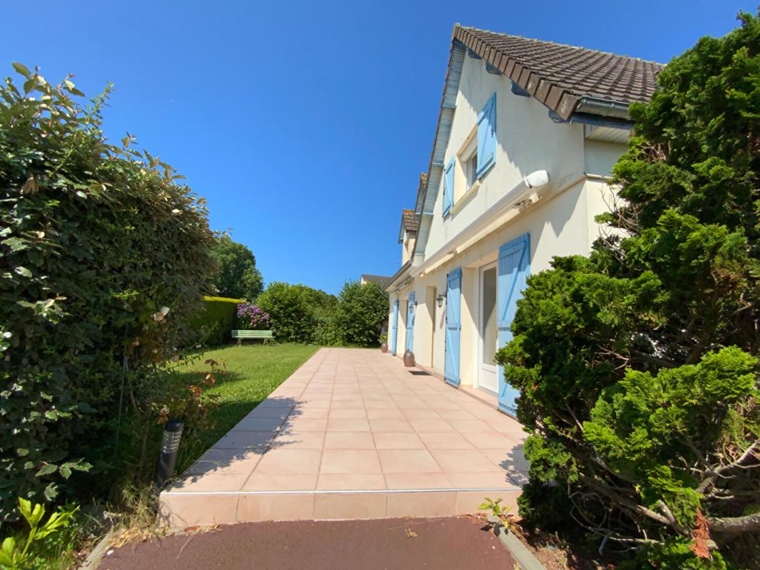 GRANVILLE Maison traditionnelle avec jardin clos 1