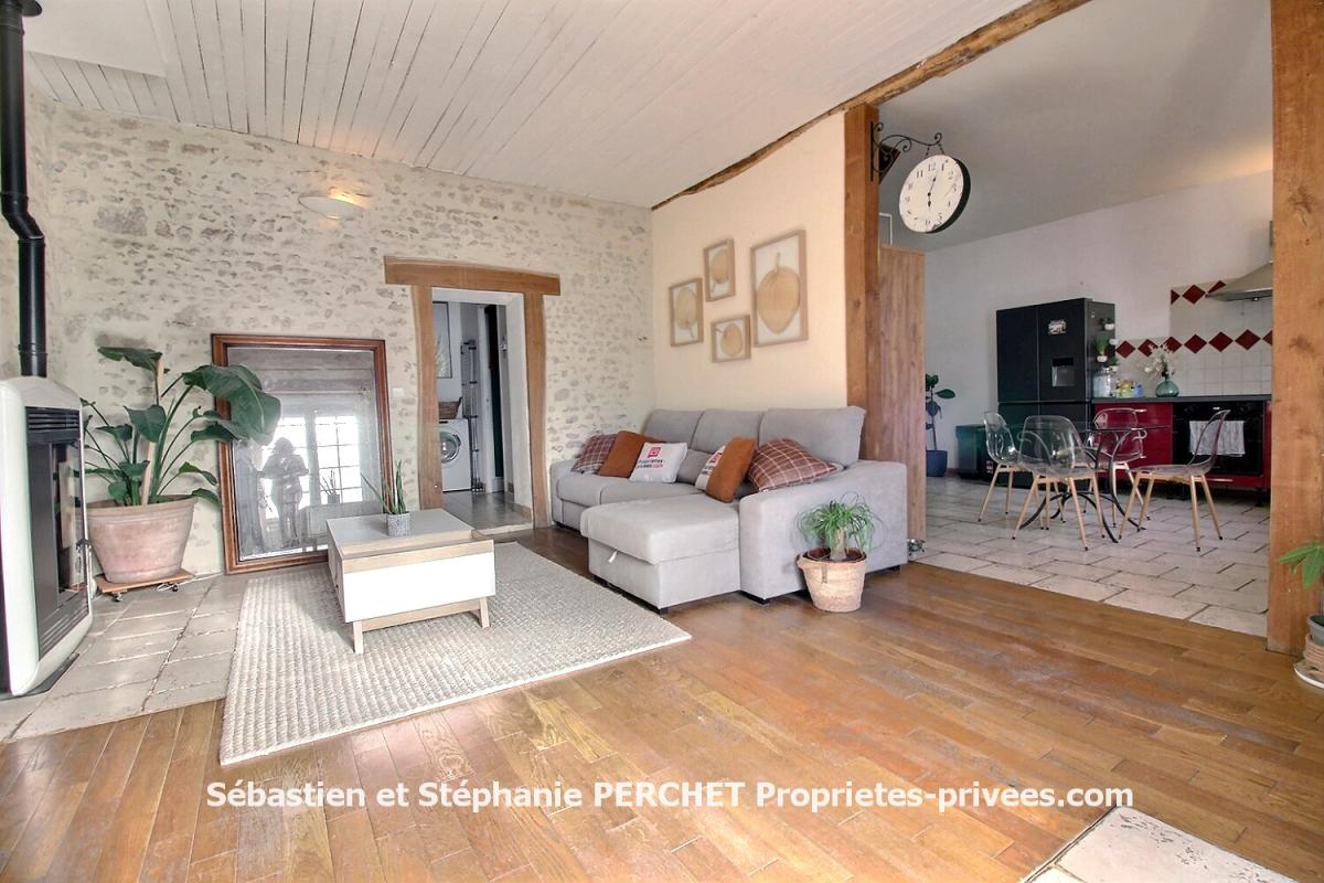 VILLAMBLAIN À LOUER ?Maison en pierres pleine de charme 3 chambres Cour sans vis-à-vis 1