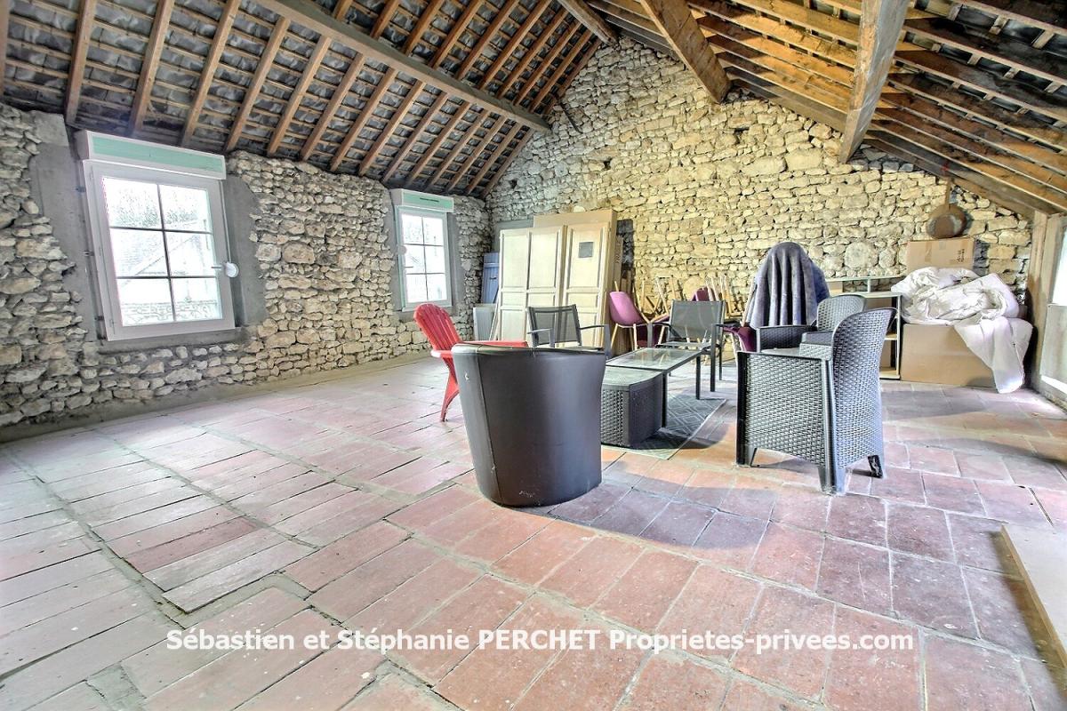 VILLAMBLAIN À LOUER ?Maison en pierres pleine de charme 3 chambres Cour sans vis-à-vis 11