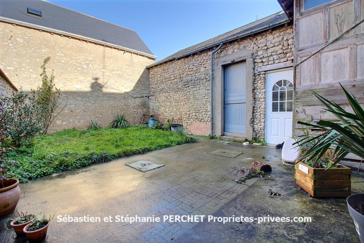 VILLAMBLAIN À LOUER ?Maison en pierres pleine de charme 3 chambres Cour sans vis-à-vis 9