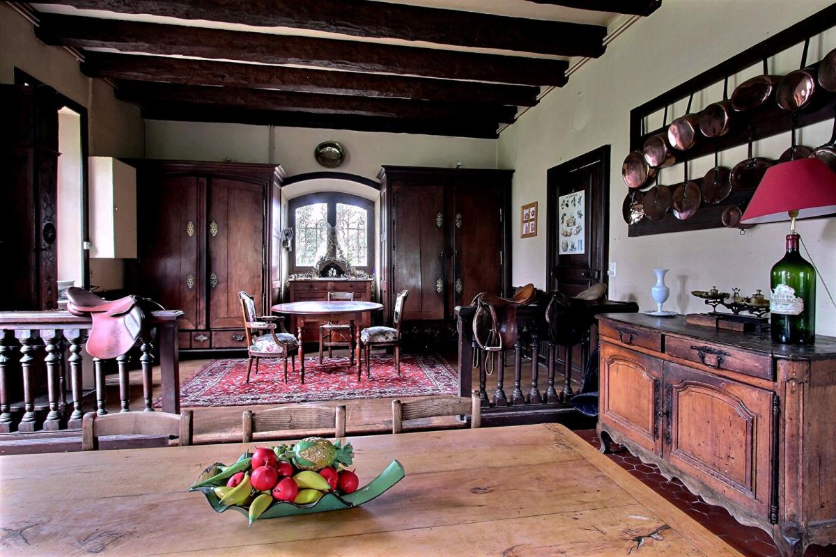 RENNES Manoir de 1850, maison de gardien et tennis sur un parc de 5ha 13