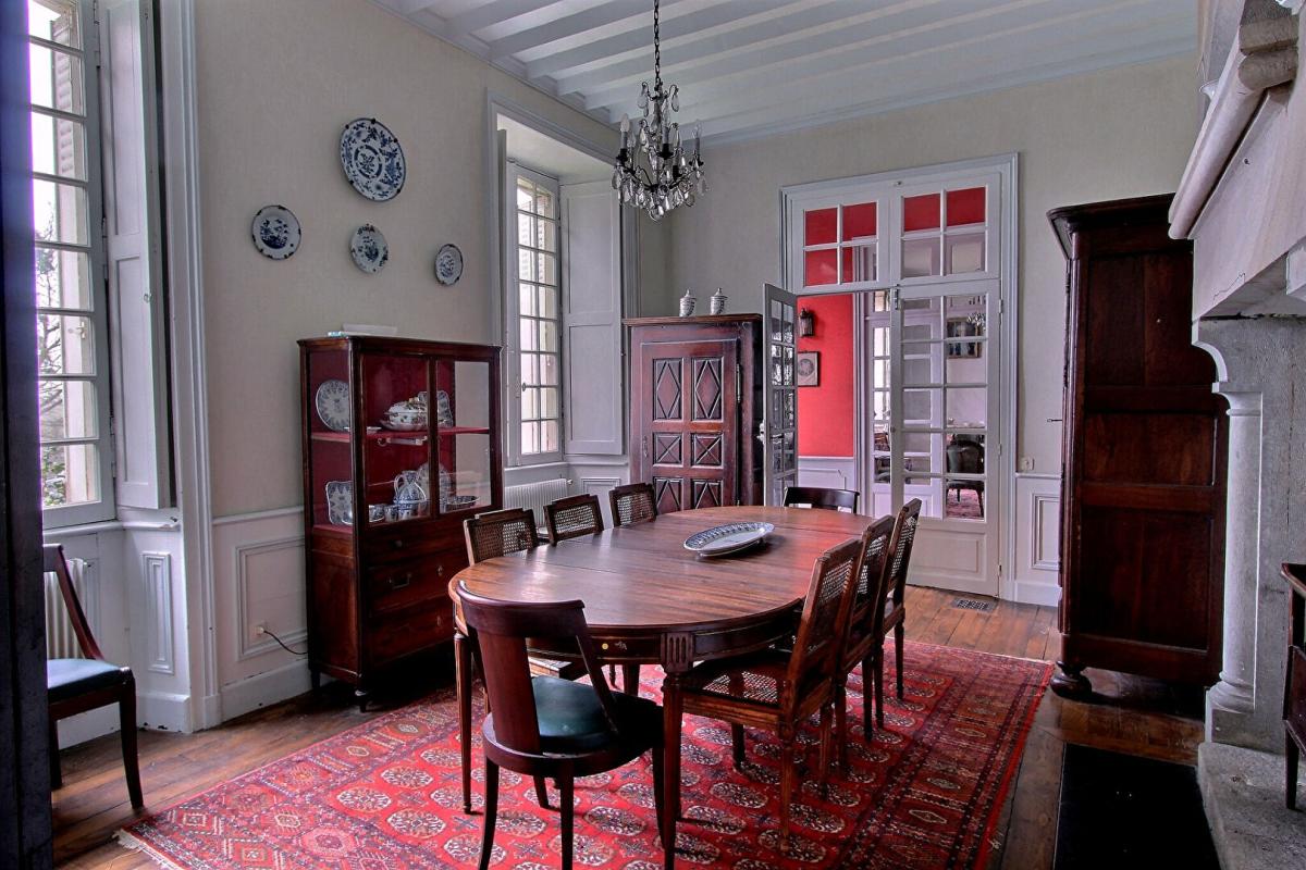 RENNES Manoir de 1850, maison de gardien et tennis sur un parc de 5ha 7