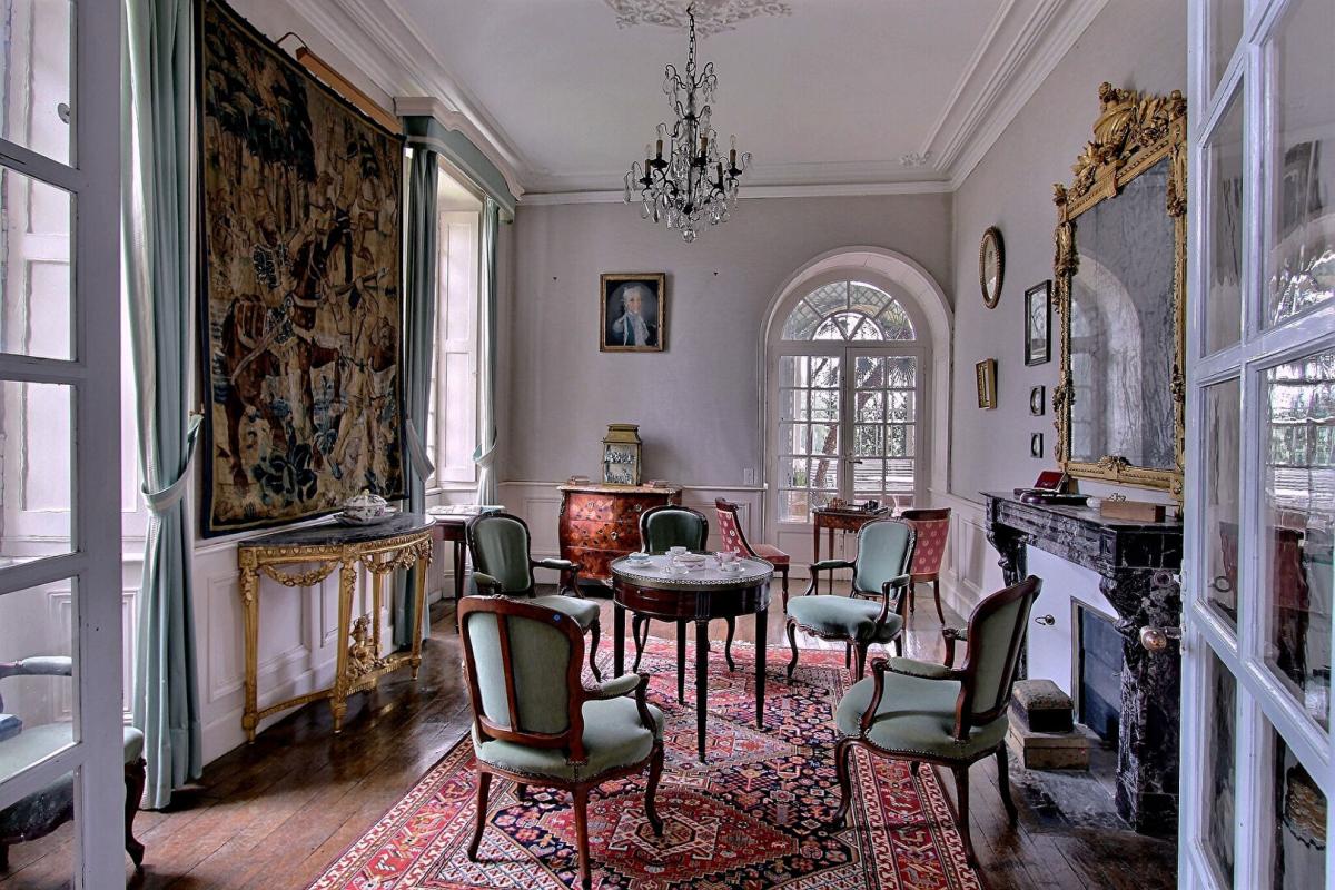 RENNES Manoir de 1850, maison de gardien et tennis sur un parc de 5ha 9
