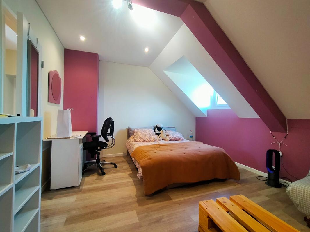 LA SUZE-SUR-SARTHE Maison La Suze Sur Sarthe 7 pièce(s) 200 m2 7