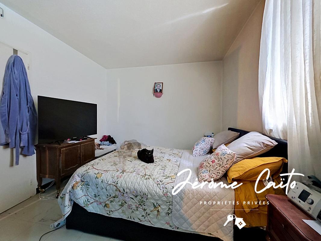 NIMES Appartement Nimes 3 pièce(s) 70,75 m2 + cave 5