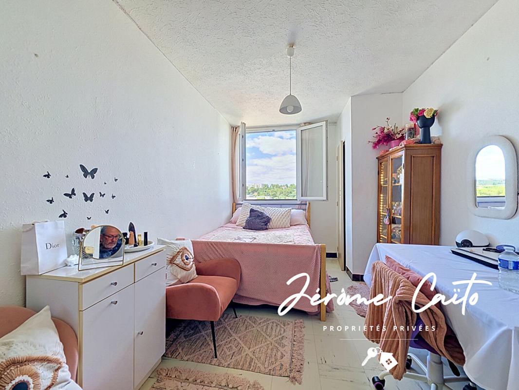 NIMES Appartement Nimes 3 pièce(s) 70,75 m2 + cave 8