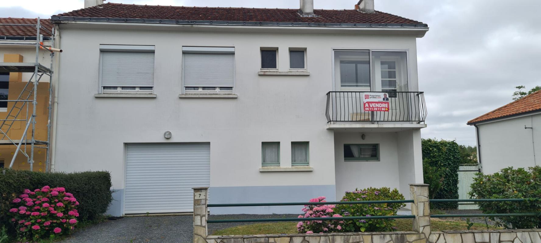 GORGES Maison Gorges 4 P . 3 Chs . 84.1 M² . T 719 M² . Balcon . Garage . Sous sol 1