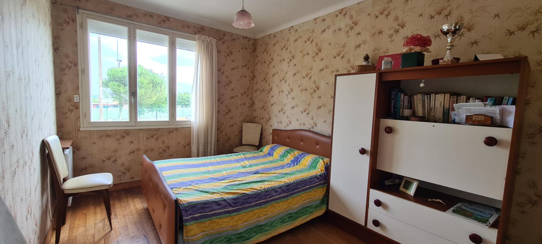 GORGES Maison Gorges 4 P . 3 Chs . 84.1 M² . T 719 M² . Balcon . Garage . Sous sol 12