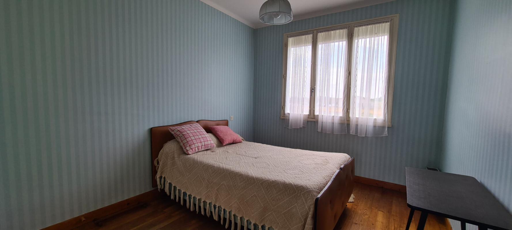 GORGES Maison Gorges 4 P . 3 Chs . 84.1 M² . T 719 M² . Balcon . Garage . Sous sol 13