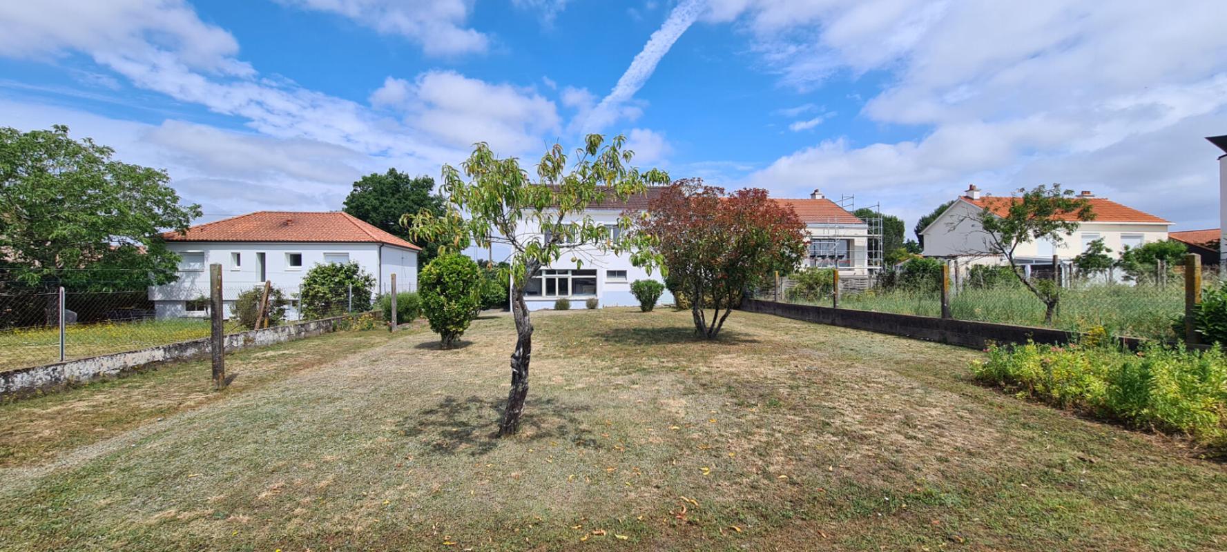 GORGES Maison Gorges 4 P . 3 Chs . 84.1 M² . T 719 M² . Balcon . Garage . Sous sol 3