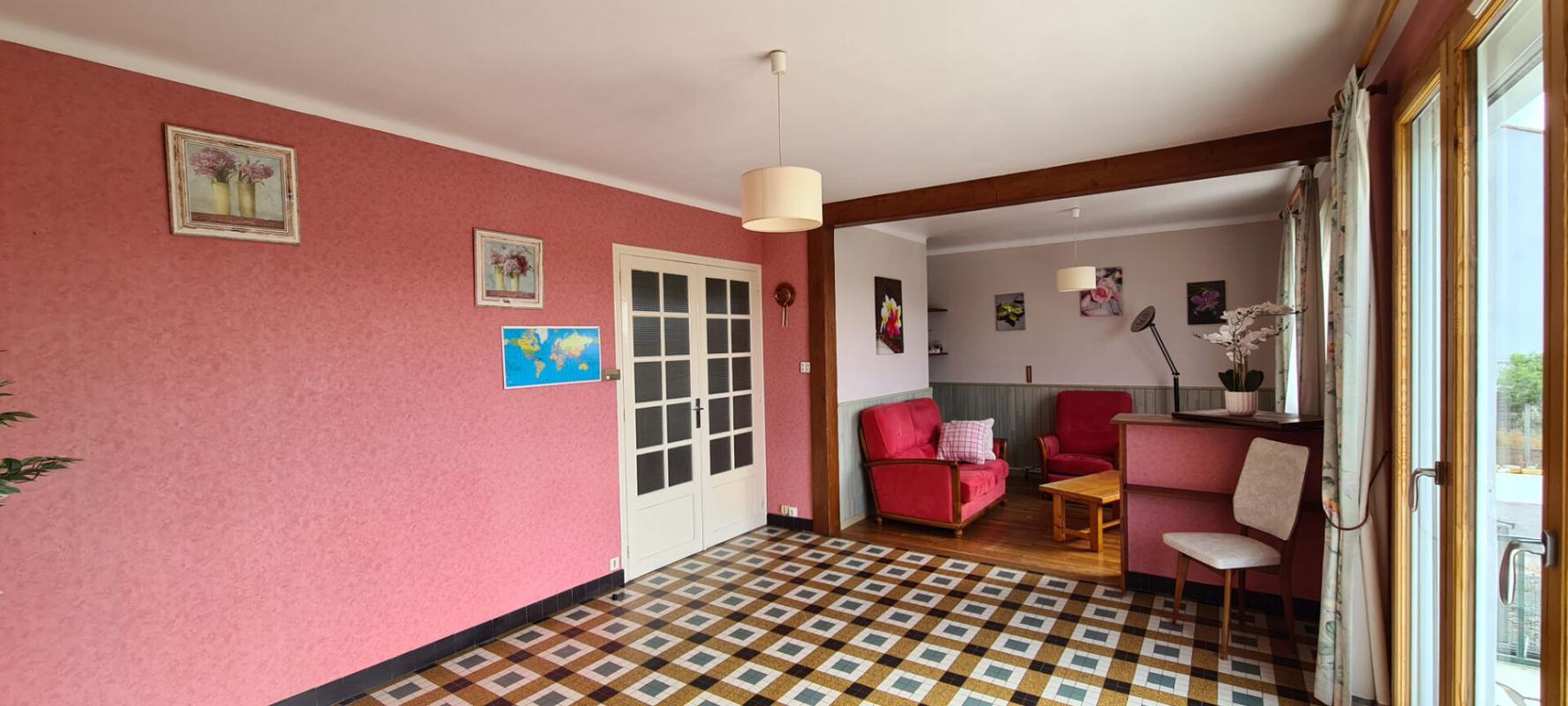 GORGES Maison Gorges 4 P . 3 Chs . 84.1 M² . T 719 M² . Balcon . Garage . Sous sol 5