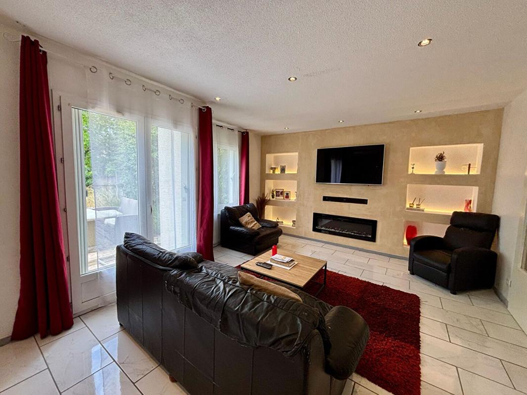 NEVERS Maison mitoyenne des deux côtés ? 101 m² habitables sur terrain de 274 m² - 3 chambres 4