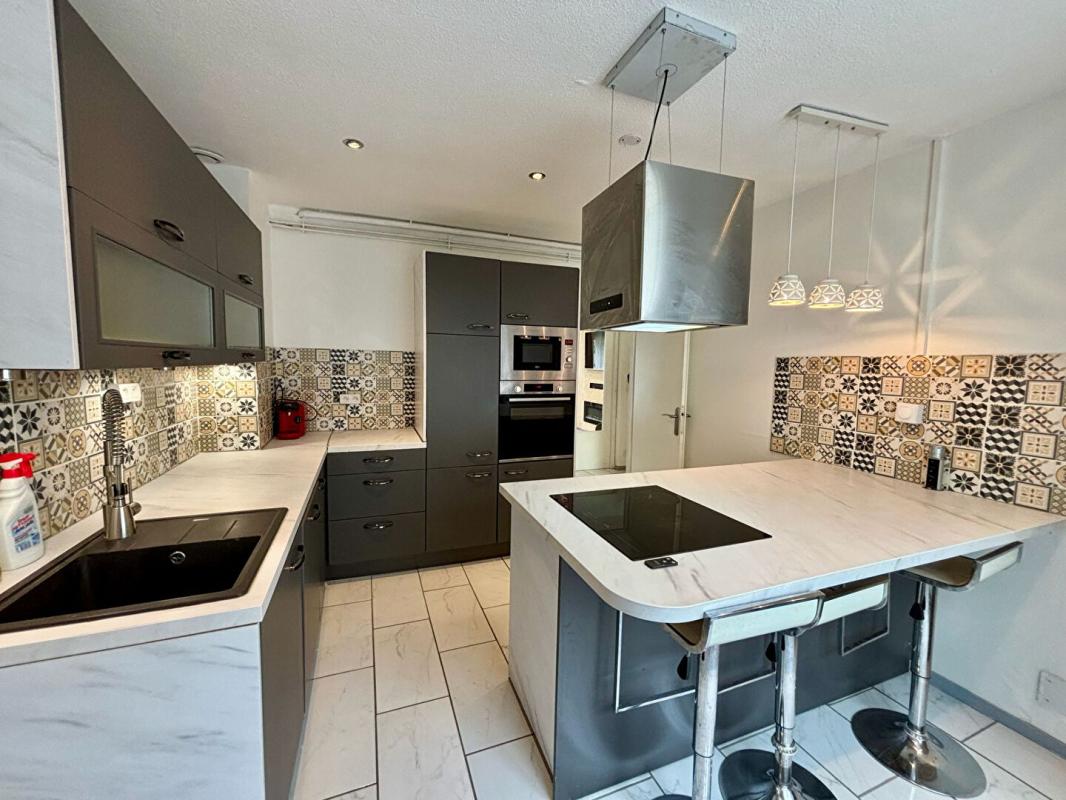 NEVERS Maison mitoyenne des deux côtés ? 101 m² habitables sur terrain de 274 m² - 3 chambres 5