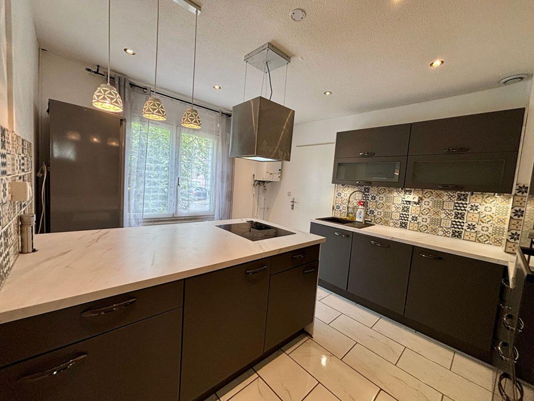 NEVERS Maison mitoyenne des deux côtés ? 101 m² habitables sur terrain de 274 m² - 3 chambres 6