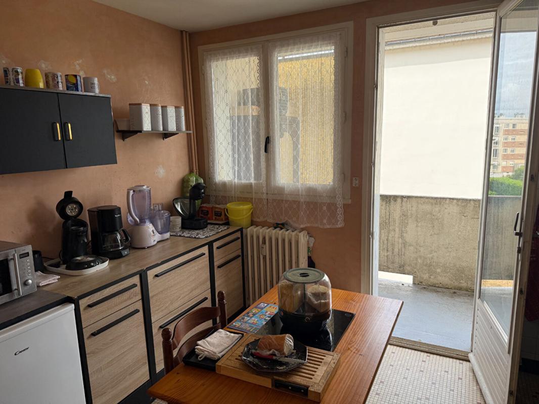 MOULINS Appartement Moulins 3 chambres + cave + garage 3