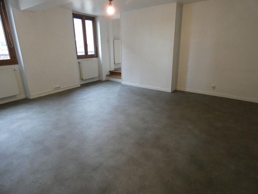 IVRY-LA-BATAILLE Appartement Ivry La Bataille 2 pièce(s) 1