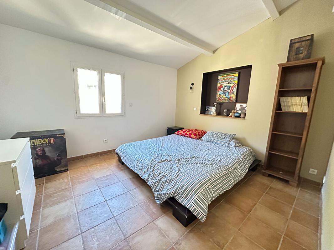 GRANS Maison Meublée Plain Pied 5 Chambres Piscine Lagon Grans 10