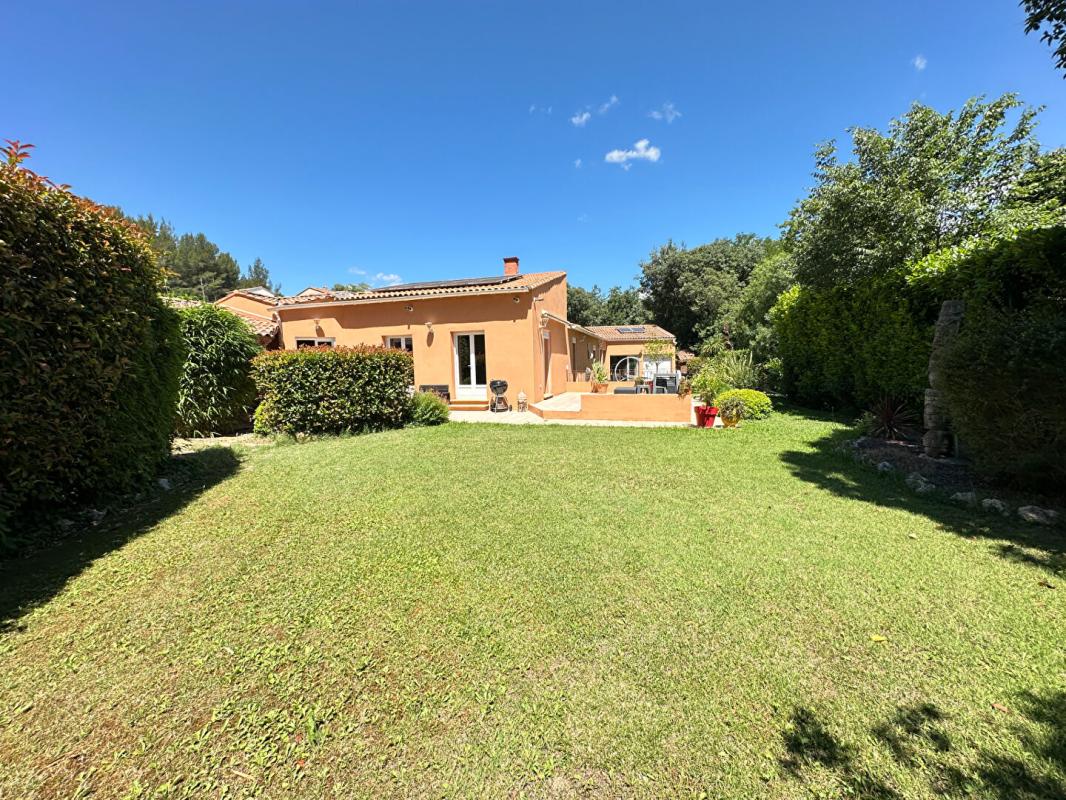 GRANS Maison Meublée Plain Pied 5 Chambres Piscine Lagon Grans 13